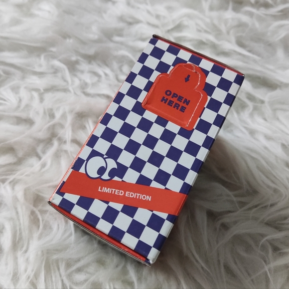 Lush x Lazy Oaf sleepy showder - Picture 3 of 9